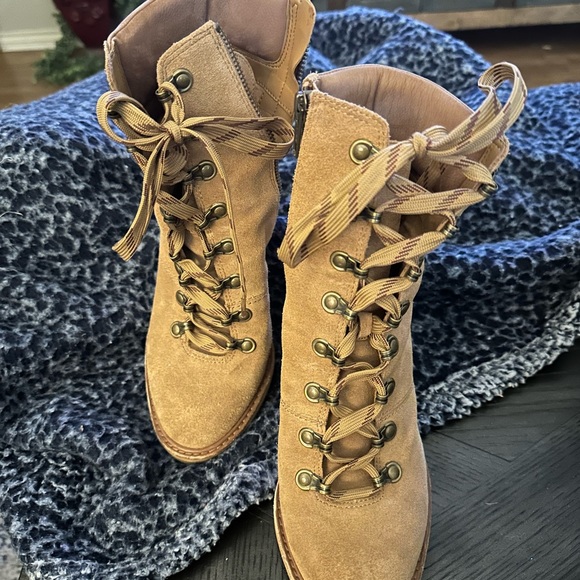 Women’s “workbook” style heels !  Worn just a few times , great condition. - Picture 4 of 4